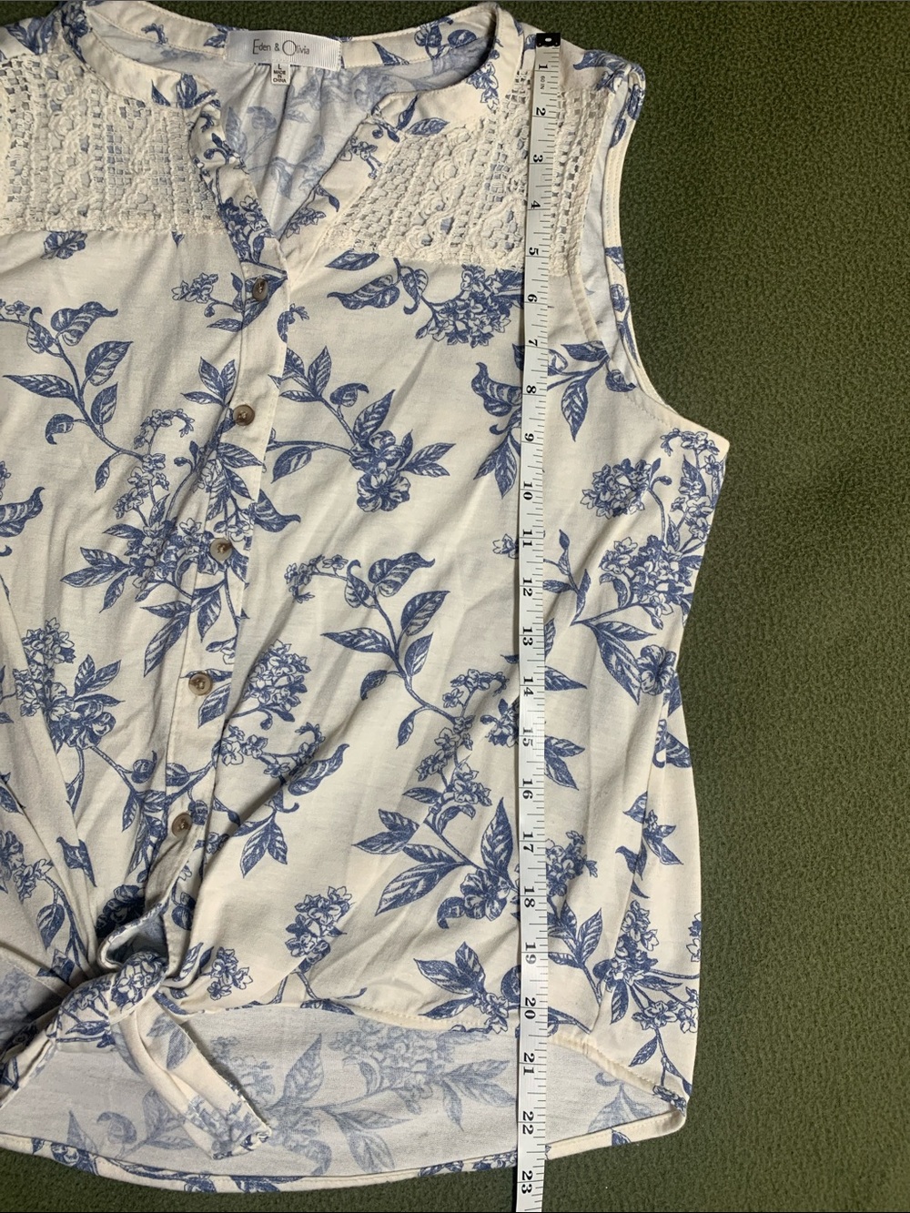Eden & Olivia blue & cream floral button up shirt with tie and crochet detail. L - Picture 4 of 10